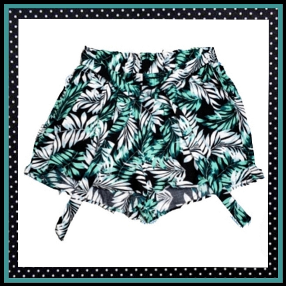 TROPICAL ☆ GREEN/BLACK/WHITE PALMS ☆ PAPER BAG WAIST SHORTS ☆ NWT